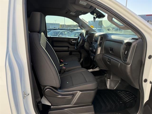 Chevrolet Silverado 1500 Vehicle Full-screen Gallery Image 17