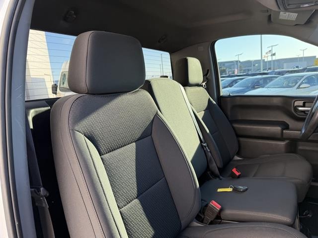 Chevrolet Silverado 1500 Vehicle Full-screen Gallery Image 18