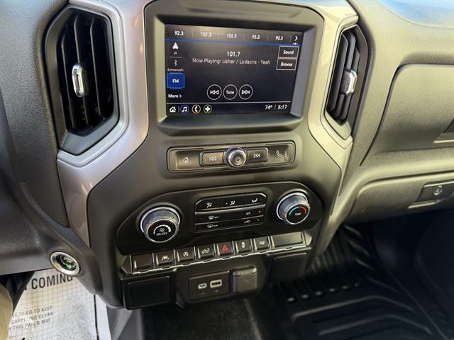 Chevrolet Silverado 1500 Vehicle Full-screen Gallery Image 20