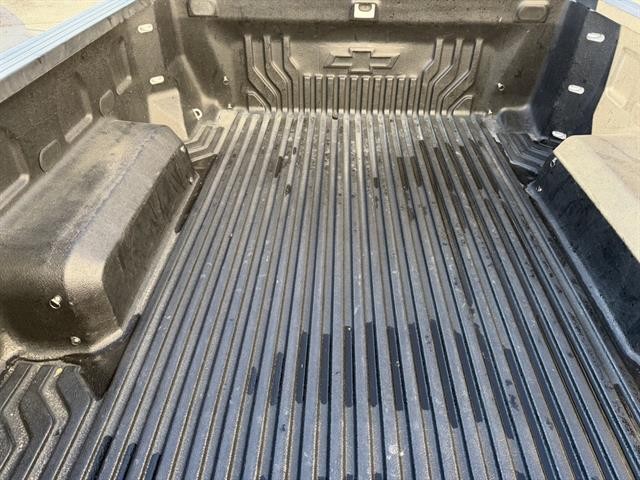 Chevrolet Silverado 1500 Vehicle Full-screen Gallery Image 25