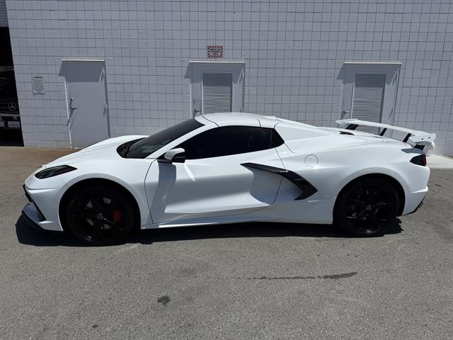 Chevrolet Corvette Vehicle Full-screen Gallery Image 03