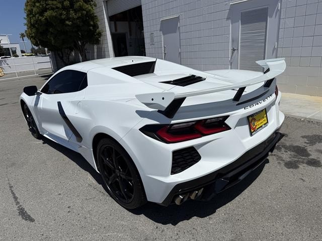 Chevrolet Corvette Vehicle Full-screen Gallery Image 04