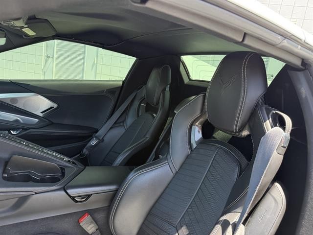 Chevrolet Corvette Vehicle Full-screen Gallery Image 14