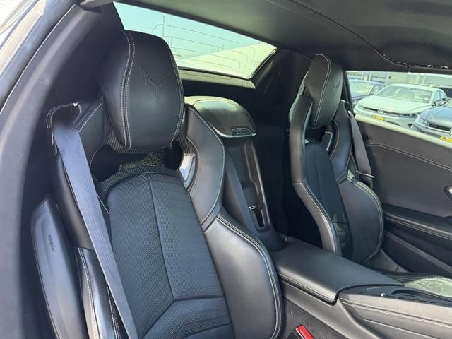 Chevrolet Corvette Vehicle Full-screen Gallery Image 16