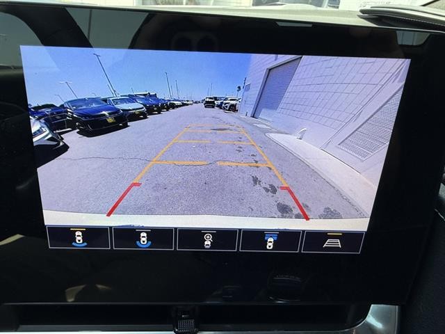 Chevrolet Corvette Vehicle Full-screen Gallery Image 19