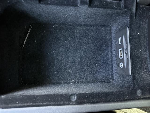 Chevrolet Corvette Vehicle Full-screen Gallery Image 20