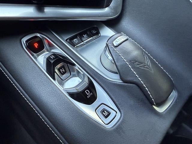 Chevrolet Corvette Vehicle Full-screen Gallery Image 23