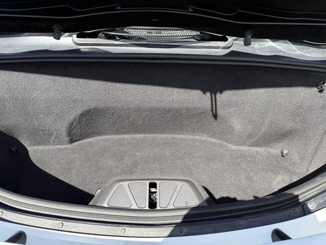 Chevrolet Corvette Vehicle Full-screen Gallery Image 25