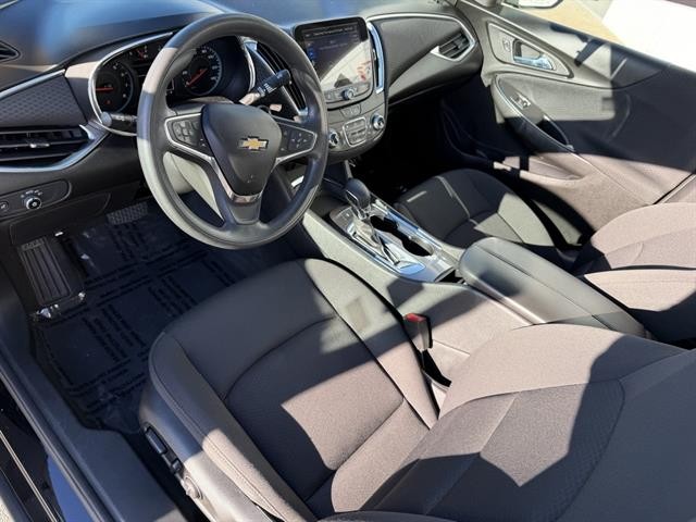 Chevrolet Malibu Vehicle Full-screen Gallery Image 02