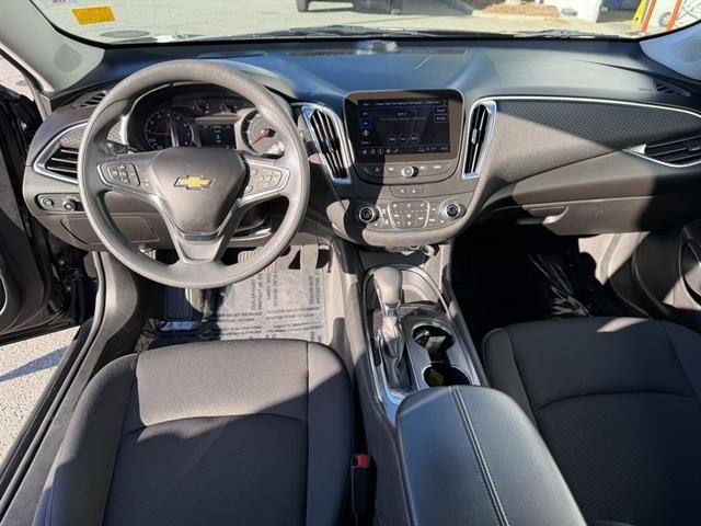 Chevrolet Malibu Vehicle Full-screen Gallery Image 16