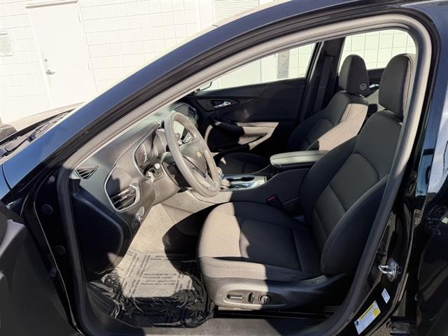 Chevrolet Malibu Vehicle Full-screen Gallery Image 17