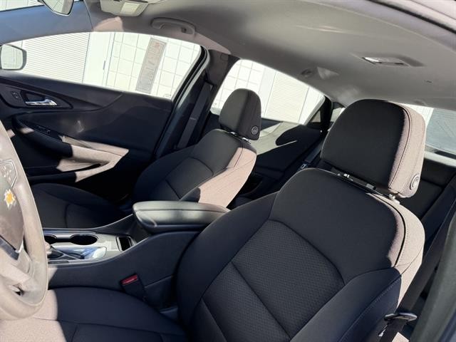 Chevrolet Malibu Vehicle Full-screen Gallery Image 19