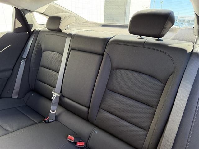 Chevrolet Malibu Vehicle Full-screen Gallery Image 20