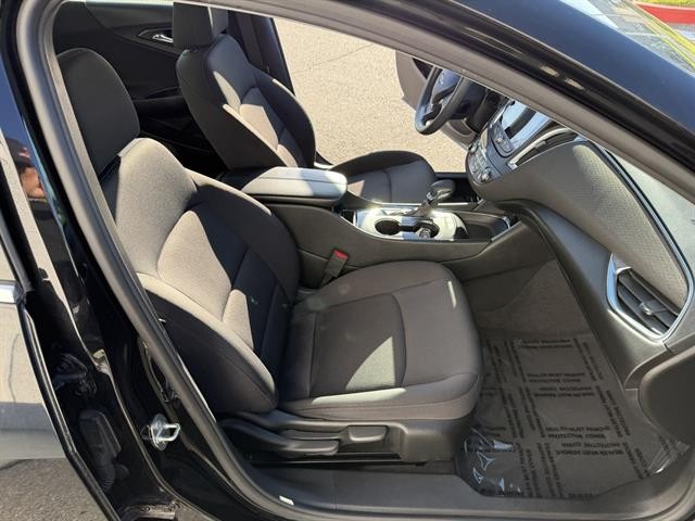 Chevrolet Malibu Vehicle Full-screen Gallery Image 21