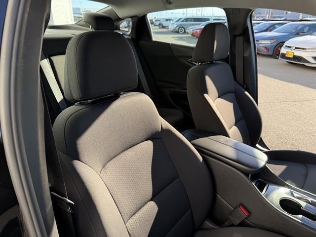 Chevrolet Malibu Vehicle Full-screen Gallery Image 22