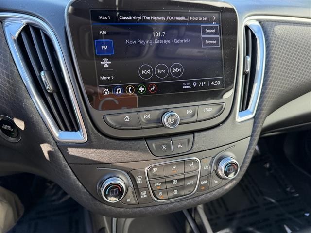 Chevrolet Malibu Vehicle Full-screen Gallery Image 24