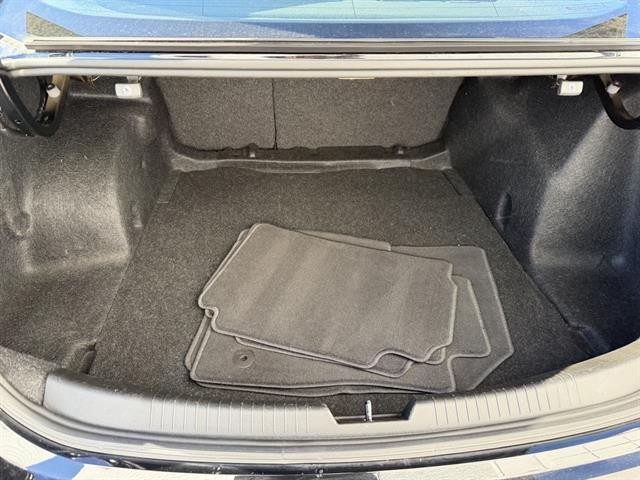 Chevrolet Malibu Vehicle Full-screen Gallery Image 30