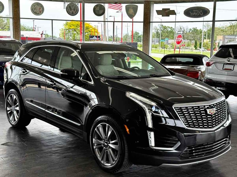 Cadillac XT5 Vehicle Full-screen Gallery Image 01