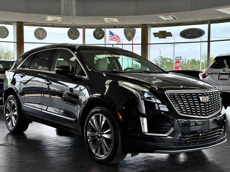 Cadillac XT5 Vehicle Full-screen Gallery Image 03