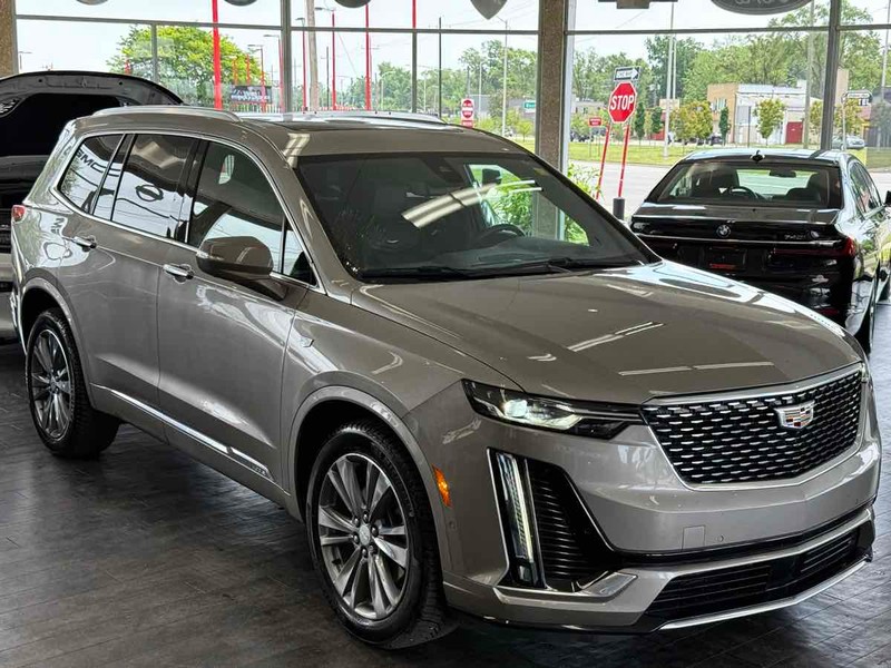 Cadillac XT6 Vehicle Full-screen Gallery Image 01