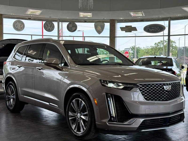 Cadillac XT6 Vehicle Full-screen Gallery Image 02