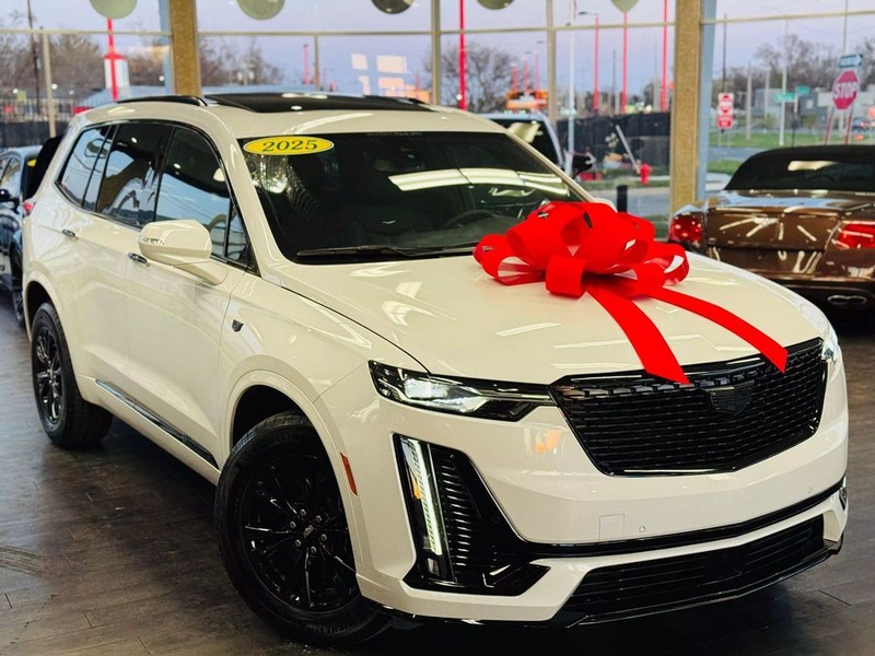 Cadillac XT6 Vehicle Full-screen Gallery Image 03