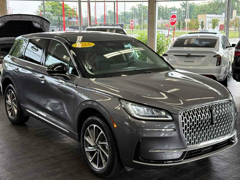 Lincoln Corsair Vehicle Full-screen Gallery Image 01