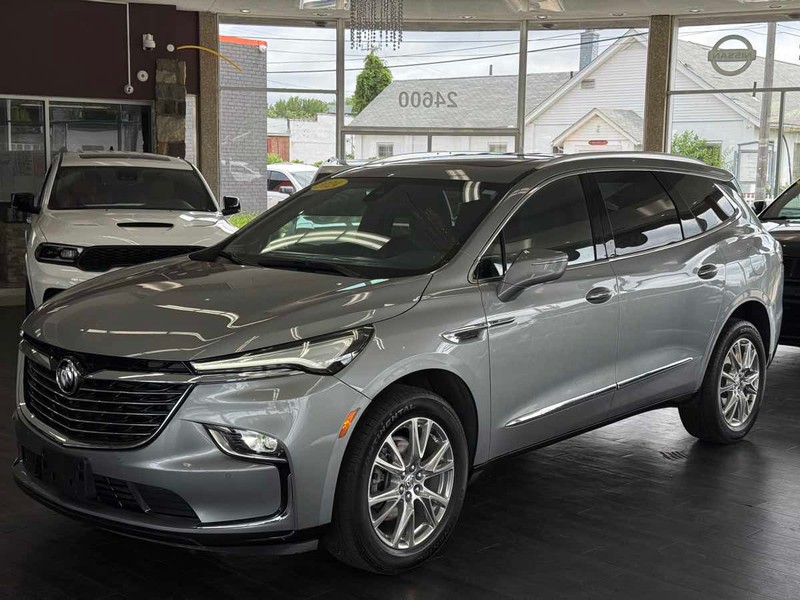 Buick Enclave Vehicle Full-screen Gallery Image 03