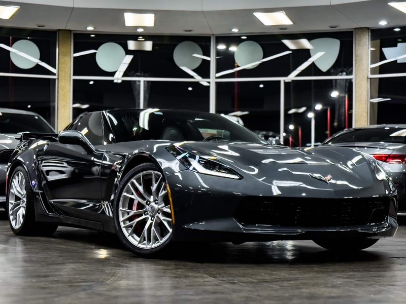 Chevrolet Corvette Vehicle Full-screen Gallery Image 01