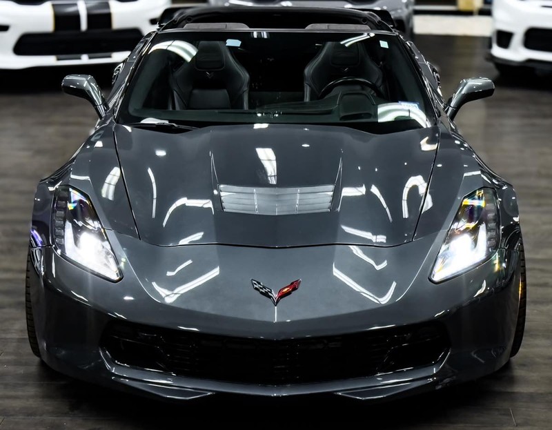 Chevrolet Corvette Vehicle Full-screen Gallery Image 03