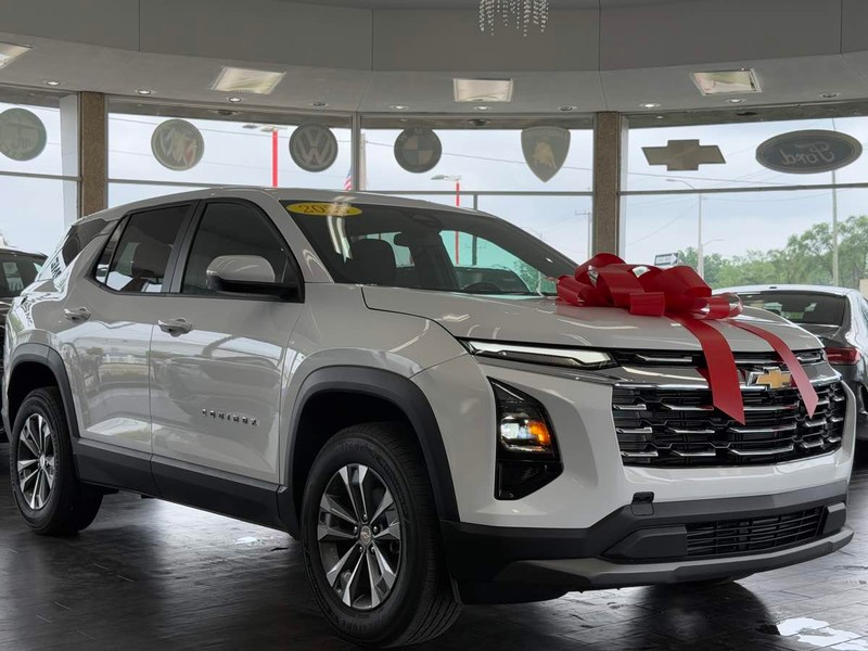 Chevrolet Equinox Vehicle Full-screen Gallery Image 02