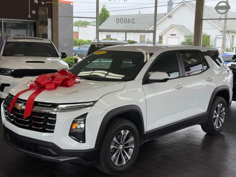 Chevrolet Equinox Vehicle Full-screen Gallery Image 03