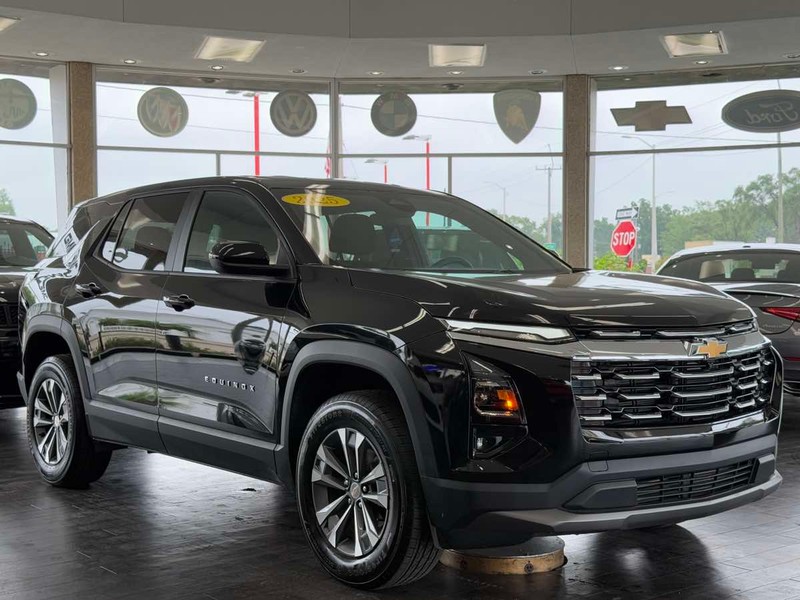 Chevrolet Equinox Vehicle Full-screen Gallery Image 02