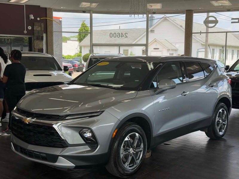 Chevrolet Blazer Vehicle Full-screen Gallery Image 03