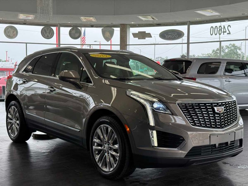 Cadillac XT5 Vehicle Full-screen Gallery Image 02