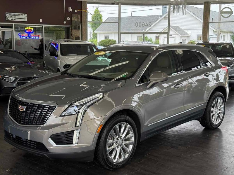 Cadillac XT5 Vehicle Full-screen Gallery Image 03