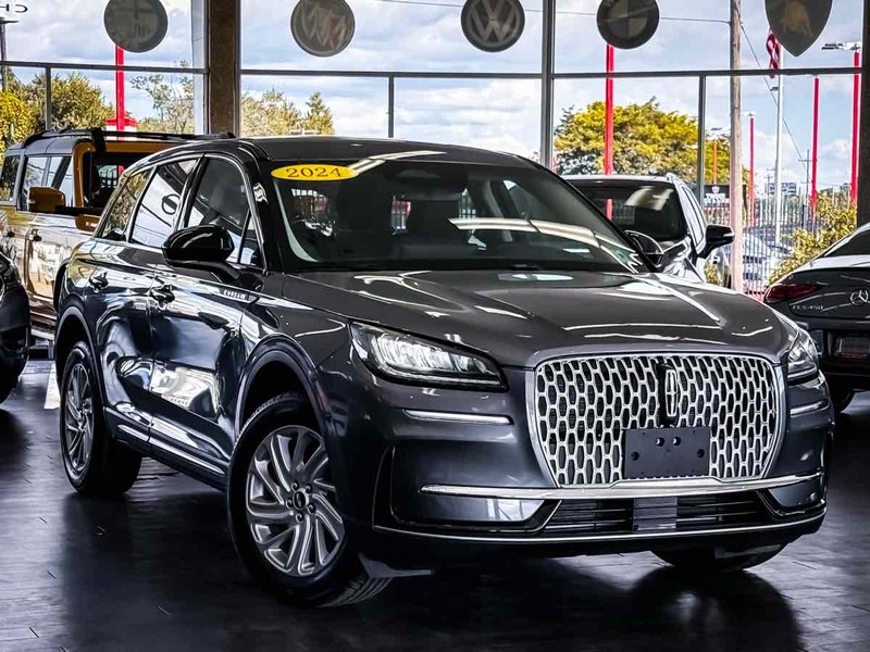 Lincoln Corsair Vehicle Full-screen Gallery Image 02