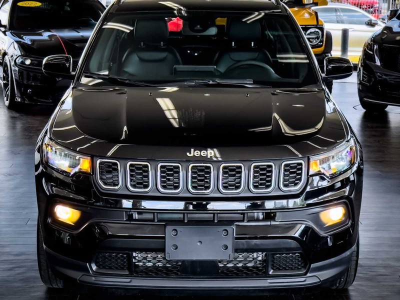 Jeep Compass Vehicle Full-screen Gallery Image 03