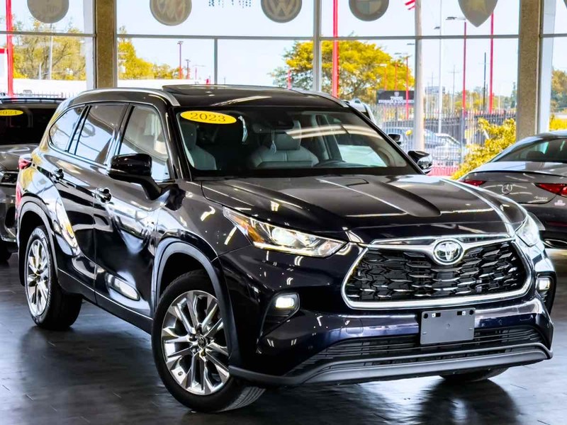 Toyota Highlander Vehicle Full-screen Gallery Image 02