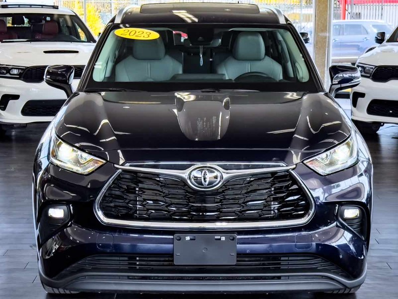 Toyota Highlander Vehicle Full-screen Gallery Image 03