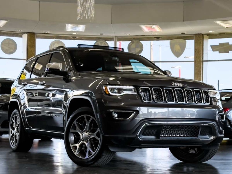 Jeep Grand Cherokee Vehicle Full-screen Gallery Image 01