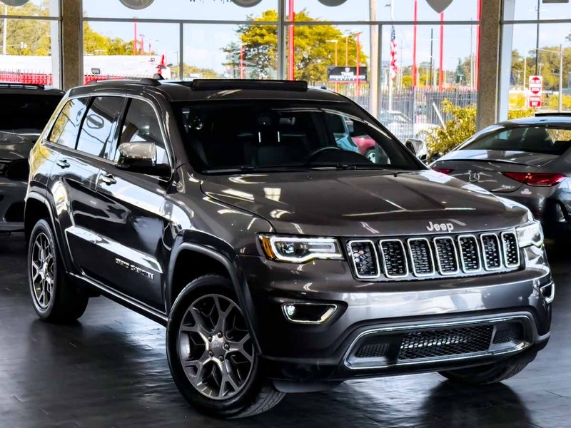 Jeep Grand Cherokee Vehicle Full-screen Gallery Image 02