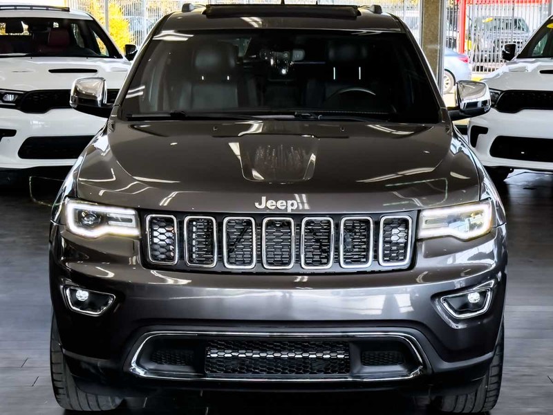 Jeep Grand Cherokee Vehicle Full-screen Gallery Image 03