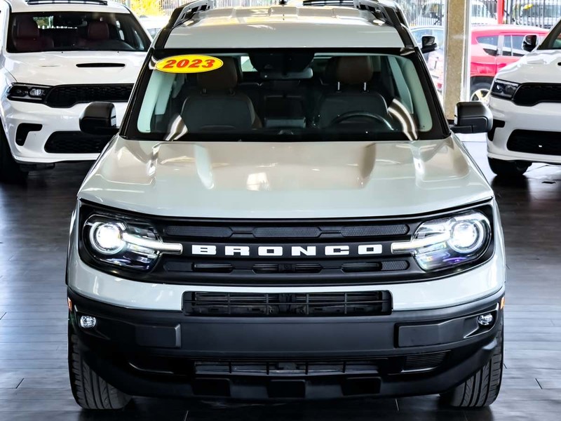 Ford Bronco Sport Vehicle Full-screen Gallery Image 03