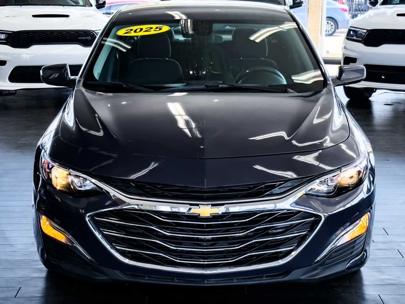 Chevrolet Malibu Vehicle Full-screen Gallery Image 03