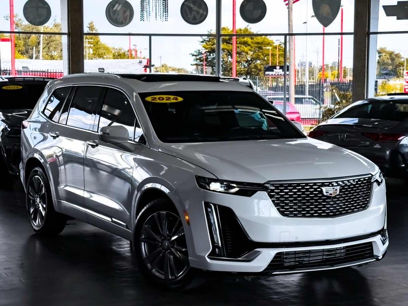 Cadillac XT6 Vehicle Full-screen Gallery Image 02