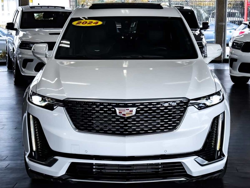 Cadillac XT6 Vehicle Full-screen Gallery Image 03