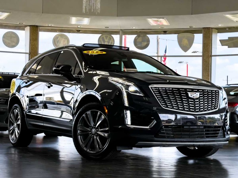 Cadillac XT5 Vehicle Full-screen Gallery Image 01
