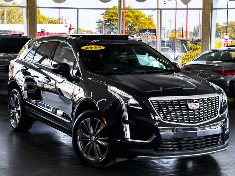 Cadillac XT5 Vehicle Full-screen Gallery Image 02