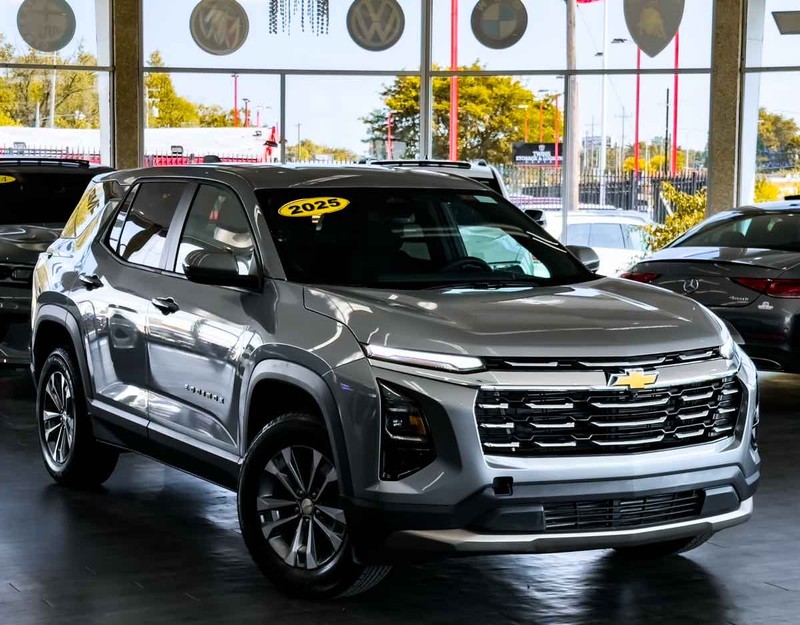 Chevrolet Equinox Vehicle Full-screen Gallery Image 02